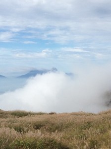 阿蘇山の噴火が見えます。